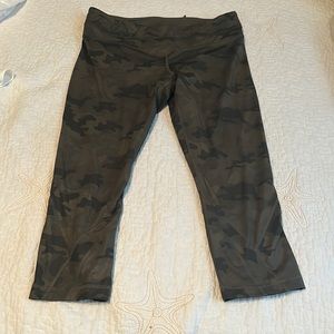 Lululemon camo capri leggings. Size 10